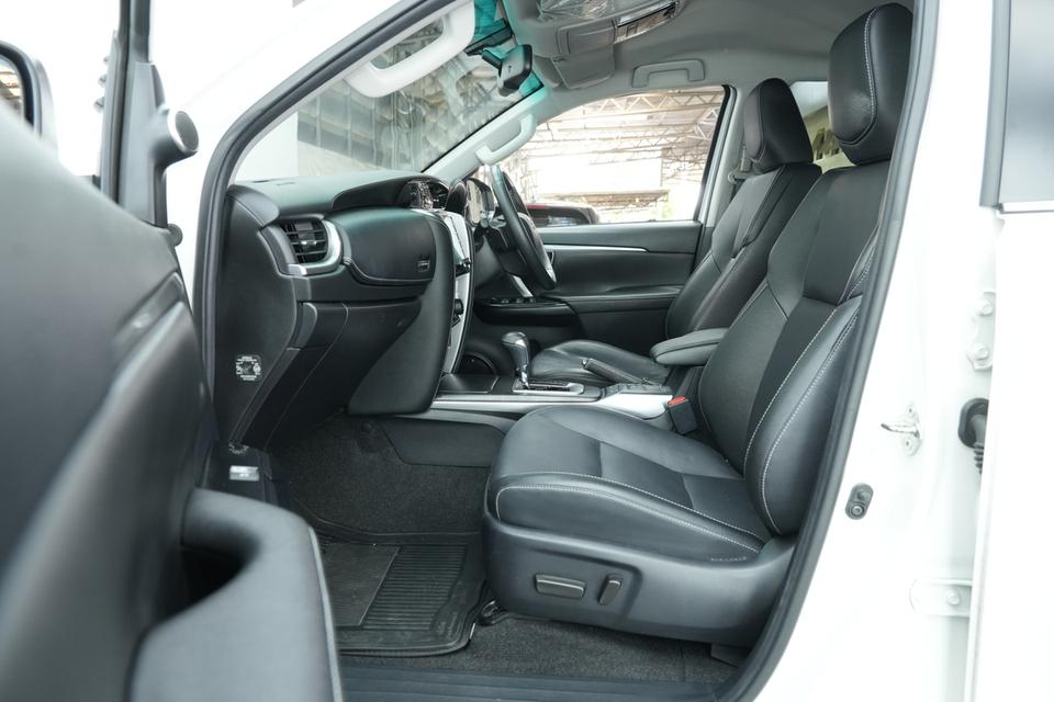 2022 TOYOTA FORTUNER 2.4 V 2WD SUV สีขาว เลขไมล์ 74065 กม. 14