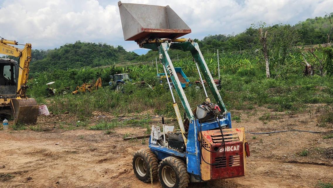 รถตัก ฺBOBCAT ยี่ห้อ TCM บุ้งกี๋สแตนเลส ยกสูง 2.5 เมตร 4WD เก่าญี่ปุ่นแท้ ไม่เคยใช้งานในไทย สภาพเดิมๆจากญี่ปุ่น