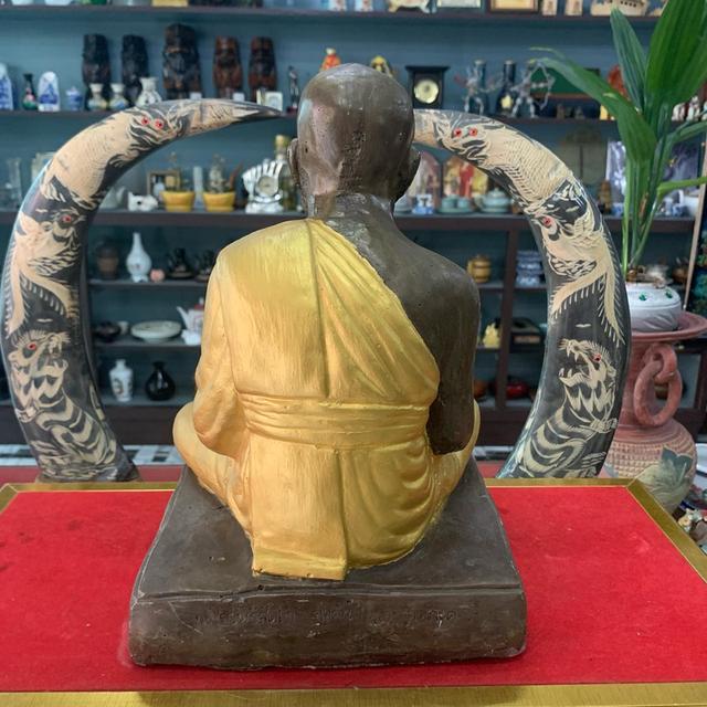 หลวงปู่ทวดองค์ใหญ่ เนื้อปูน 4
