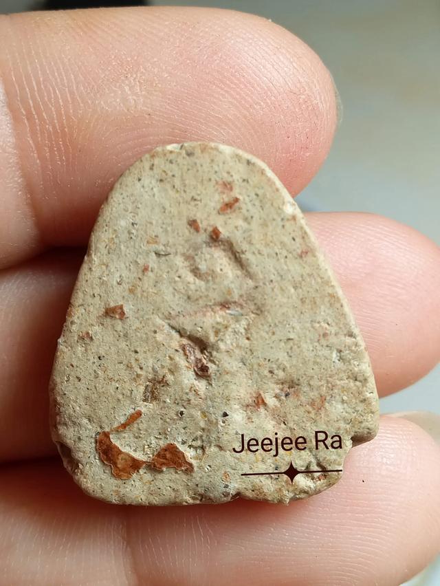 พระปิดตาเก่ามีมวลสารไม่ทราบที่