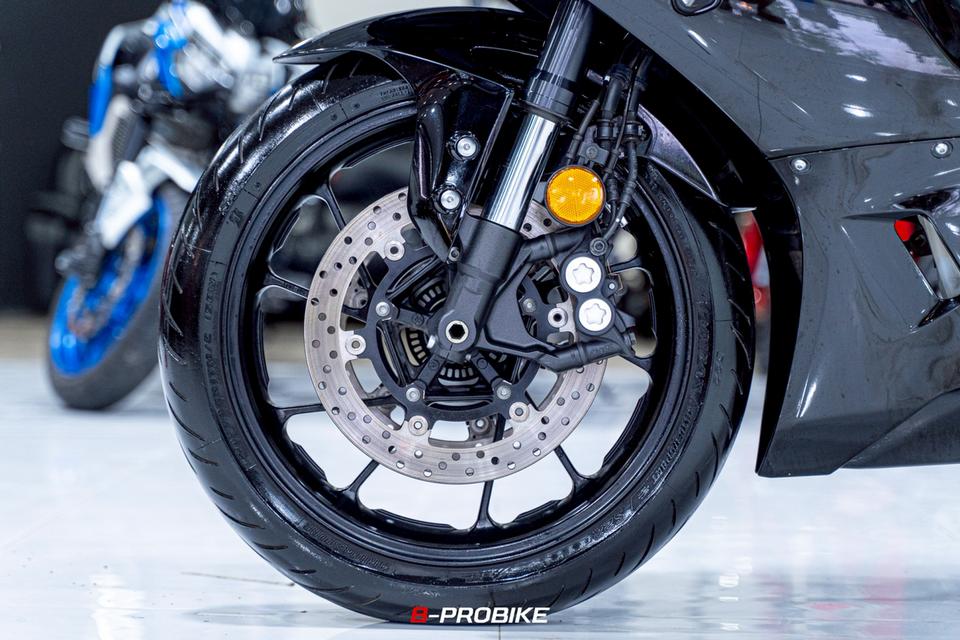 YAMAHA R7