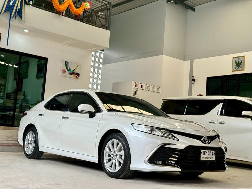 2023 Toyota Camry 2.5 sport เบนซิน ไมล์ 10,000 km.  2