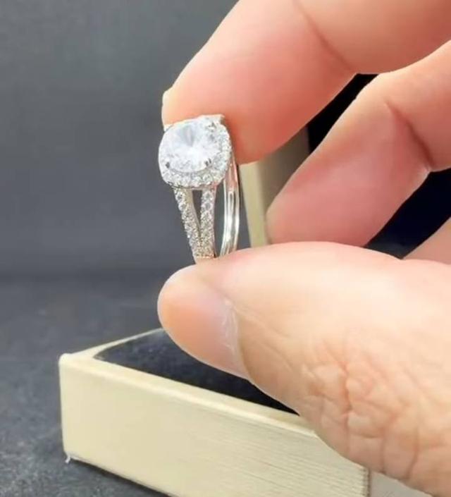 แหวนเพชรแท้ เพชรคัดสรรอย่างพิถีพิถัน ดีไซน์โดดเด่น งานผีมือละเอียดประณีต พร้อมใบรับรอง-ปุอามี่ Diamond Lap Rama2 (083-2469526) 3