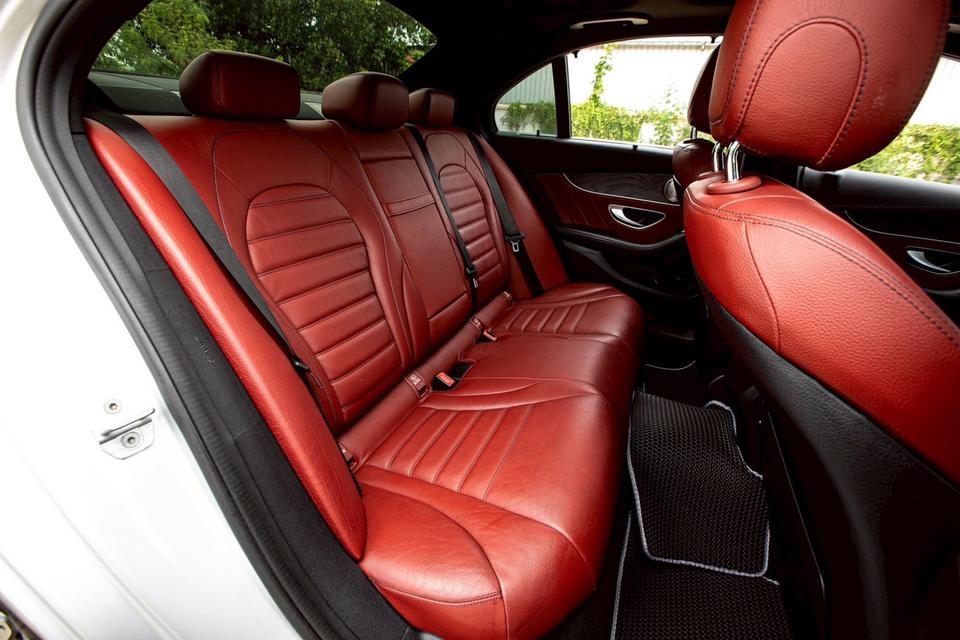 Benz C300 AMG Bluetec ปี 2015 สีเทา เบาะแดง  11