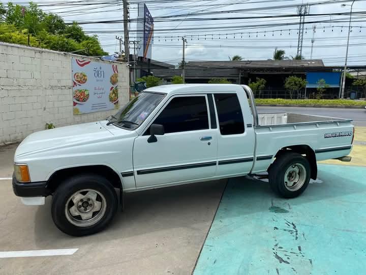 TOYOTA HILUX HERO CAB สีขาว 4