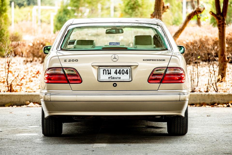 Benz E200 ปี 2001 สีบรอนซ์ทอง สวยสภาพดี  5