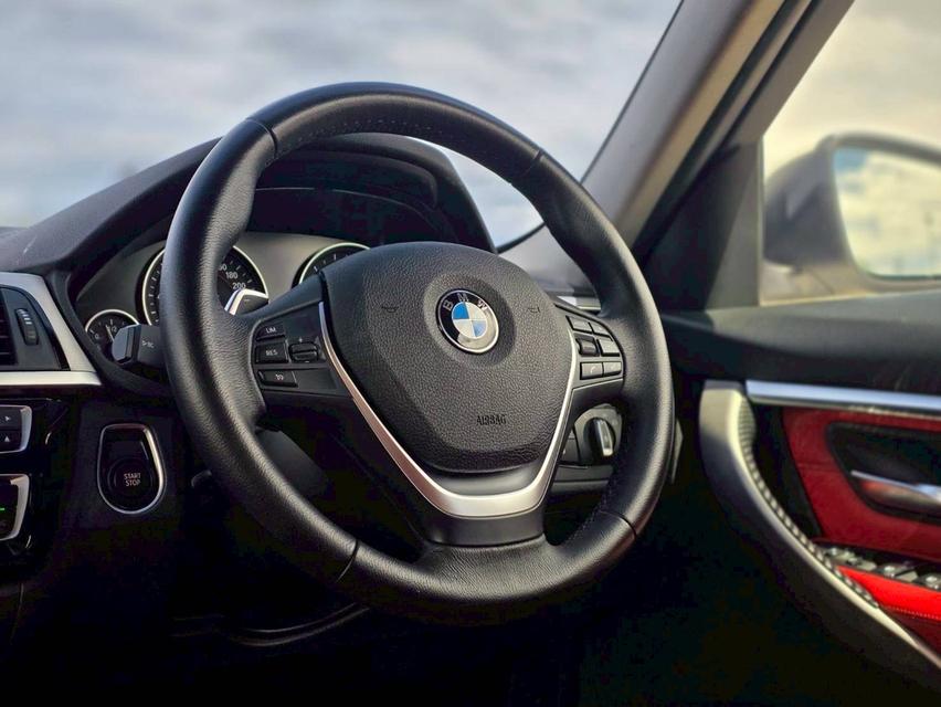 รหัสรถ NC3588 ✳️ 330e Plug-In HYBRID Iconic [F30] " LCI " 17