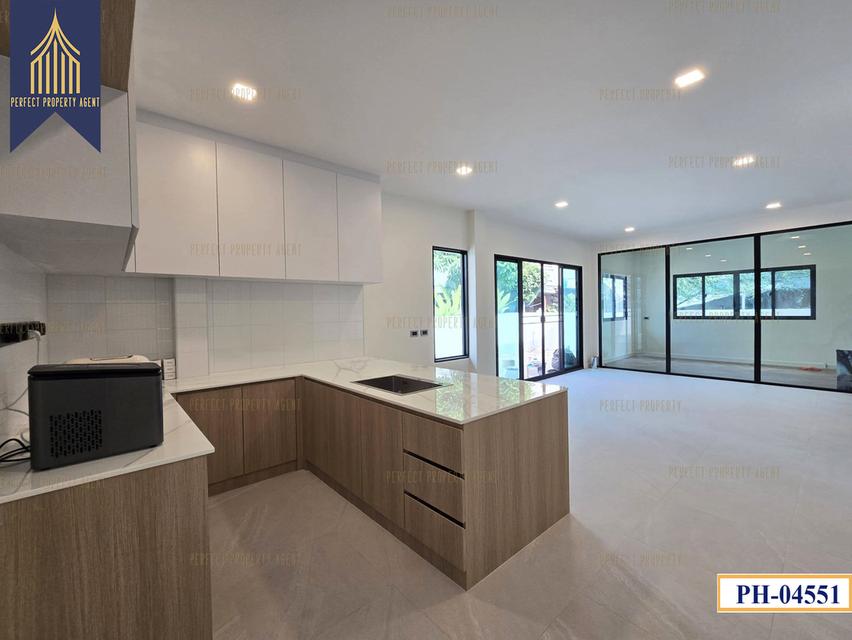 ขายบ้านเดี่ยวหลังใหญ่ เมืองเอก รังสิต จอดรถได้ 8 คัน เหมาะทำโฮมออฟฟิศ ทำเลศักยภาพ รีโนเวทใหม่ทั้งหลัง 3