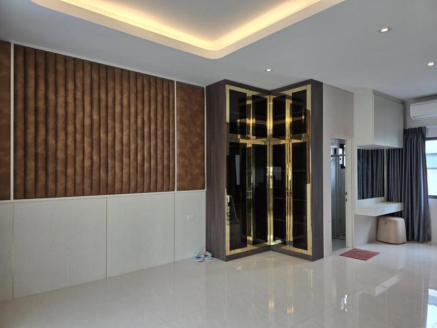 ให้เช่า โฮมออฟฟิศ Home Office ชั้น 3 ชั้น โครงการ DISTRICT ดิสทริค เอกมัย-รามอินทรา เลียบด่วน ซอยรามอินทรา 40 แขวงนวลจันทร์ เขตบึงกุ่ม 5