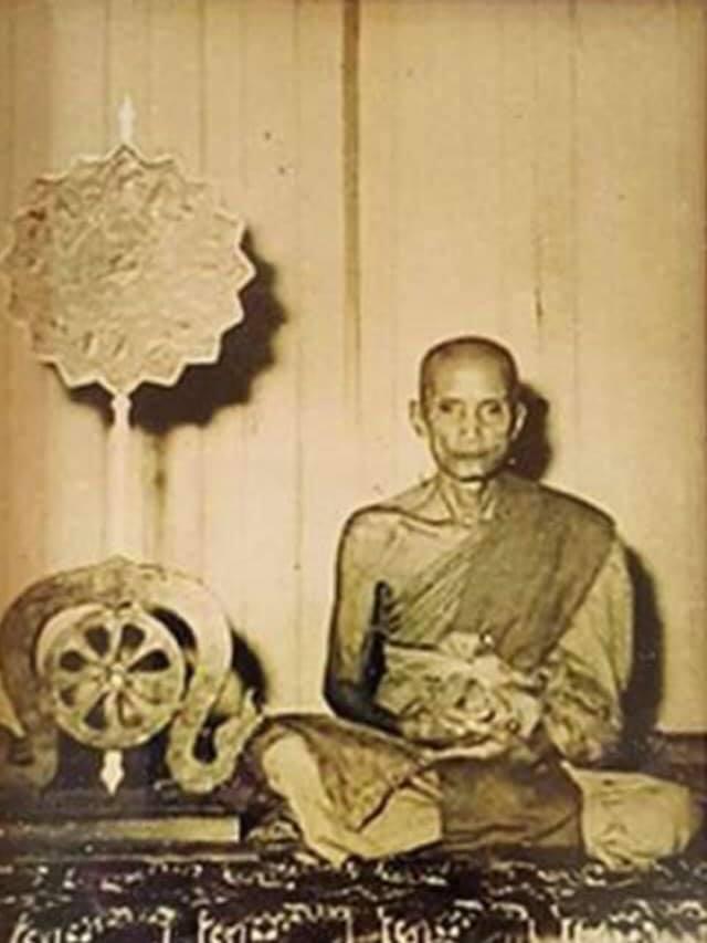 ซองยาลมฤษีทรงม้าย้อนยุคหลวงพ่อมุ่ยวัดดอนไร่สุพรรณบุรีพร้อมเลี่ยมกรอบสวยเดิมๆ 5