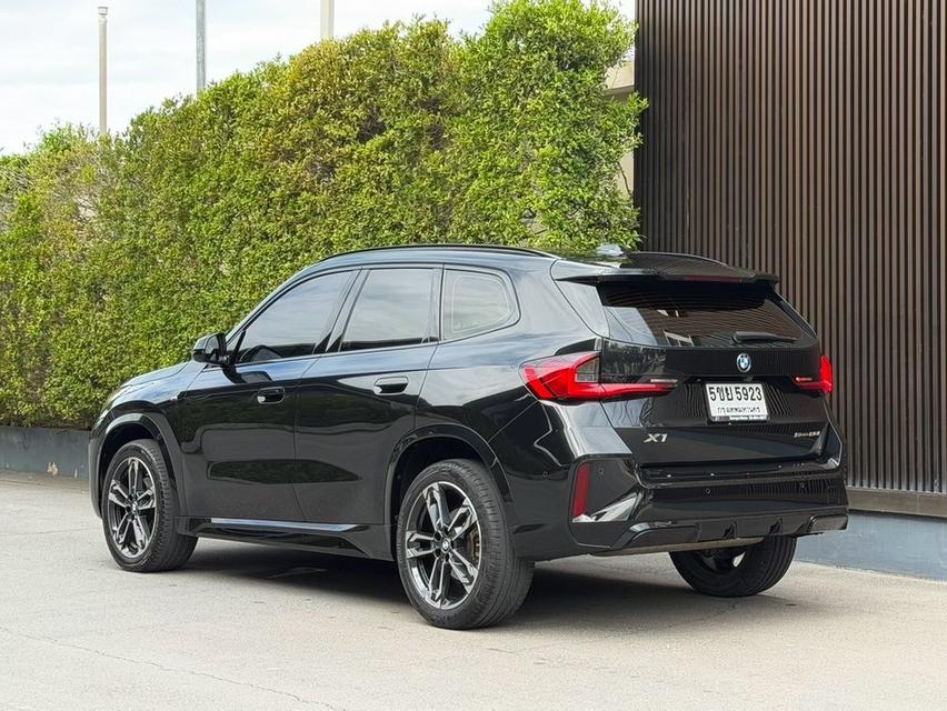 BMW X1 sDrive20i M-sport U11 ปี 2024 สีดำ รูปที่ 4