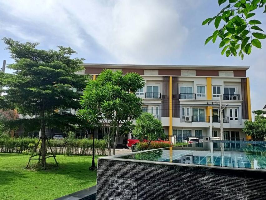 ให้เช่าหรือขายทาวน์โฮม 3 ชั้น (บ้านใหม่ บ้านใหญ่) โครงการสุวรรณภูมิทาวน์ @ หัวตะเข้ ซอยลาดกระบัง 54/3 ติดถนน ใกล้สนามบินสุวรรณภูมิ 1