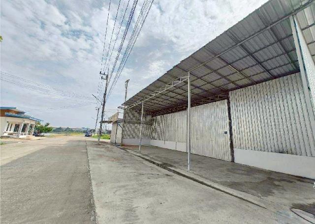 รร.ทานตะวันไตรภาษา 3.2 กม. ถ.เลียบคลอง โกดัง พร้อมออฟฟิศ 1 ชั้น 888 ตร.ม. กศน..ตำบลสามโก้ 1.7 กม. 1 นอน 1 น้ำ