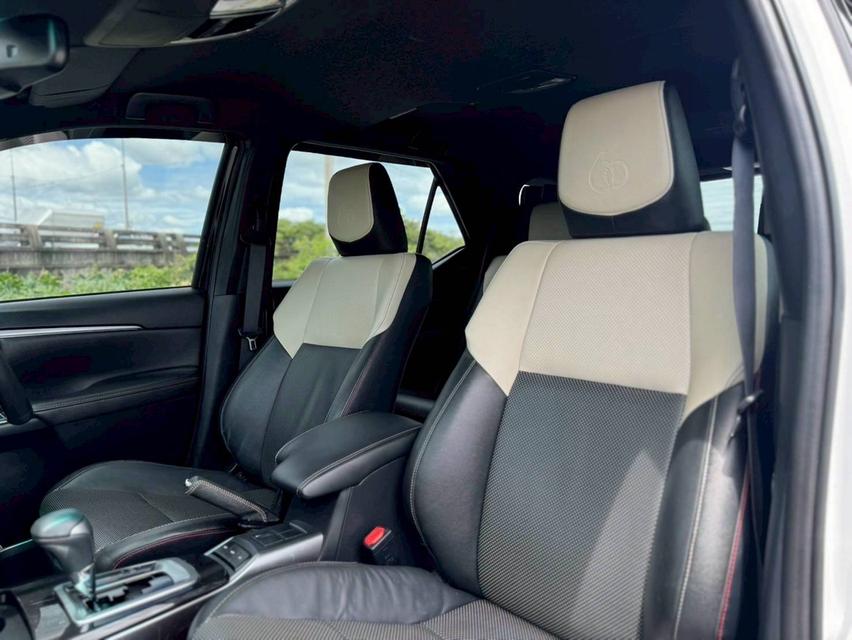 2022 TOYOTA FORTUNER Legender  RWD 2.8 4WD รุ่นพิเศษ 60th รถใหม่ ไมล์น้อย 11