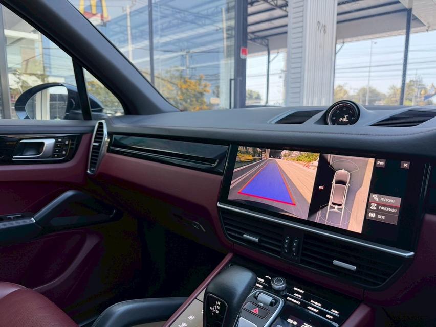 รหัสรถ KPV53 2021 Porsche Cayenne E-Hybrid SUV สีดำ ภายในแดง รูปที่ 5