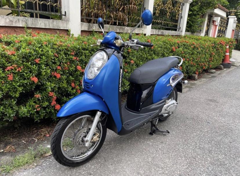 Honda Scoopy สีน้ำเงิน 3