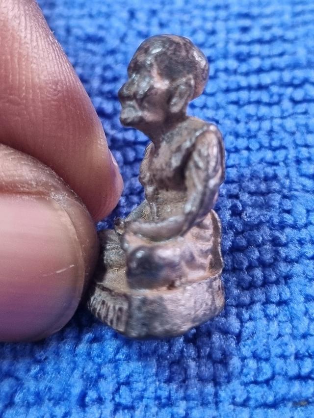 รูปหล่อลอยองค์หลวงปู่ทวด วัดช้างให้