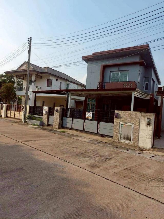 บ้านในหมู่บ้านคันทรีโฮม 1