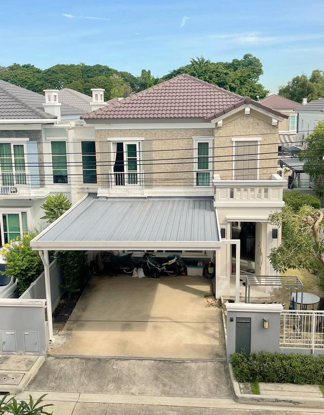  บ้านดีไซน์หรู สไตล์ French Country คลาสสิกเหนือกาลเวลา โอบล้อมด้วยความร่มรื่น เงียบสงบ และความปลอดภัยสูงสุด พร้อมวิวคลับเฮ้าส์จากหน้าบ้าน 1