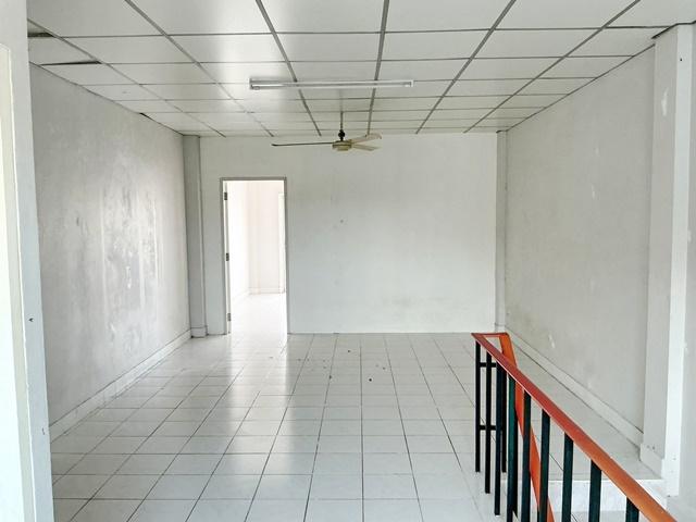 Lotus อาคารพาณิชย์ 3.5 ชั้น Big C เคหะร่มเกล้า 150 ม. 7-Eleven 50ม. 2แห่ง 3นอน 3น้ำ 20ตรว. 280ตรม. ให้เช่า ราคา 11,999 บ 6