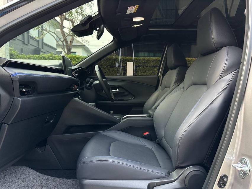 TOYOTA YARIS CROSS HYBRID PREMIER LUXURY หลังคาแก้ว (รุ่น TOP สุดของรุ่น) สีเทา รถปี 2024 รถมือเดียวตั้งแต่ป้ายแดงประวัติศูนย์ TOYOTA ทุกระยะ รูปที่ 10