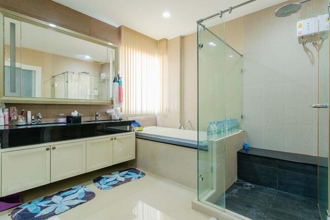 บ้านหรูพร้อมสระว่ายน้ำ บนที่ดินเกือบ 174 ตร.ว. ใกล้โรงเรียนนานาชาติ ราชพฤกษ์ โครงการ ลัดดารมย์ เอลิแกนซ์ ถูกออกแบบในสไตล์ Modern California 8