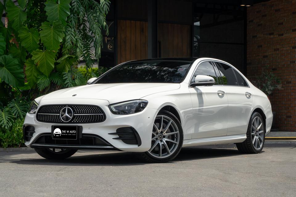 “Mercedes-Benz E300e AMG Dynamic” ปี 2022