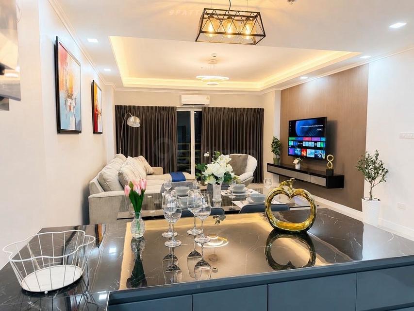 For Sale — Spacious Sea View Condo at View Talay 5D, JomtienSpacious sea view condo for sale at View Talay 5D, Jomtien. Large 96 sq.m. unit on the 11 10