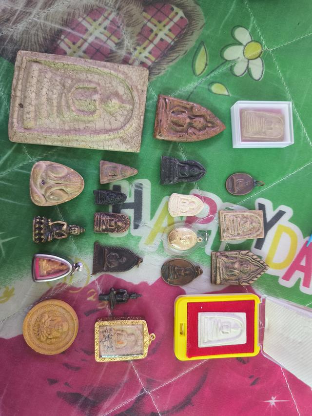 พระเครื่องจำนวนมากมาดูกันได้ รูปที่ 2
