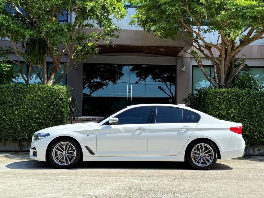 2019 BMW 520D MSPORT รถมือเดียวออกป้ายแดง รถวิ่งน้อย เข้าศูนย์ตรงระยะ รถไม่มีอุบัติเหตุครับ รูปที่ 5