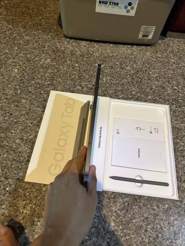 ขายSamsungTabS9FEสีGray128กิ๊กLTEใส่ซิมได้ยกกล่องอุปกรยังไม่แกะใช้งานดีทุกๆฟังชั่นถูกๆ