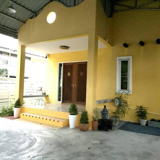 บ้านเดียวชั้นเดียว 2ิ ห้องนอน 2 ห้องน้ำ ติดเลียบทางด่วน 17