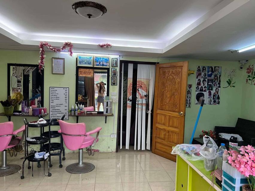 ขายบ้าน2ชั้น 21ตร.ว. ต่อเติมเต็มที่ทั้งหลัง ทำเลค้าขายได้ .เอื้ออาทรประชาสำราญ 78 / 58 เขตหนองจอก..กรุงเทพฯ ราคา 2.4ลบ. ค่าใช้จ่ายวันโอนคนละครึ่ง 4