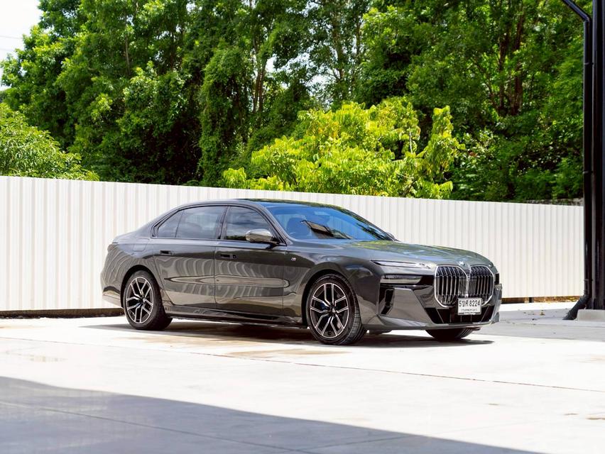 BMW 750e xDrive MSport (G70) ปีจด 2024 2