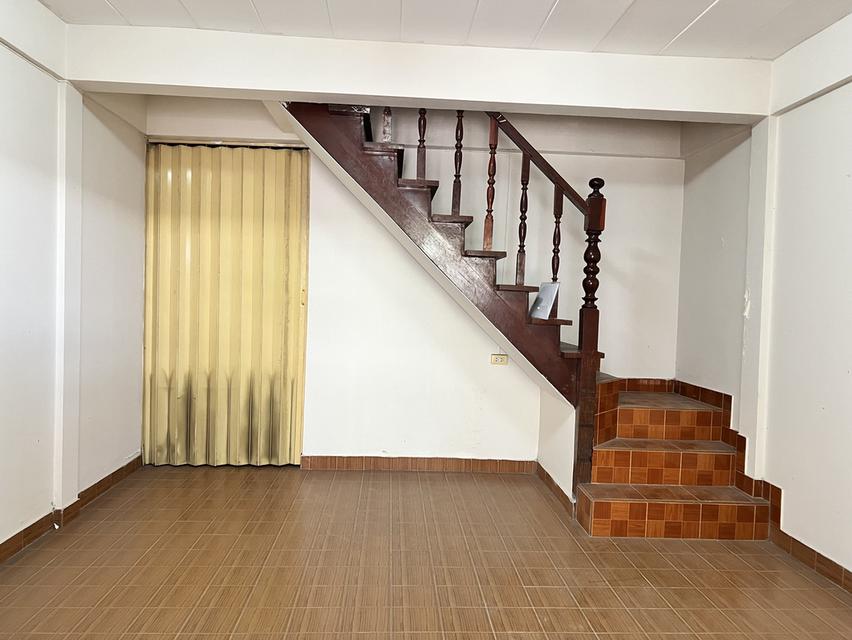 บ้านทาวเฮ้าส์ หมู่บ้านรัตนาธิเบศร์ หลัง Central Westgate ,โรงพยาบาลเกษมราษฎร์ 5