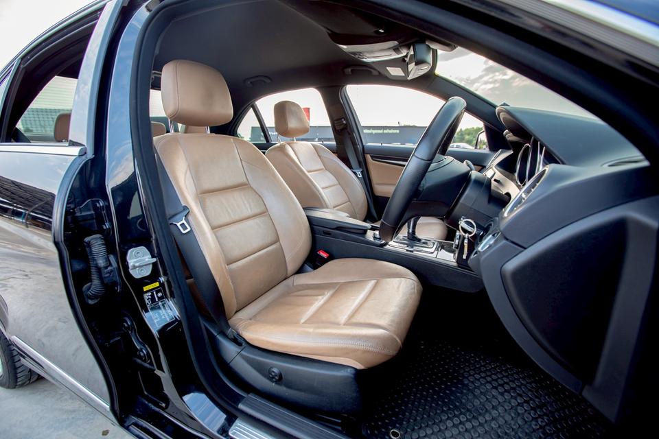 Benz C200 CGI Saloon สีดำ ปี 2011 มือเดียวป้ายแดง 11