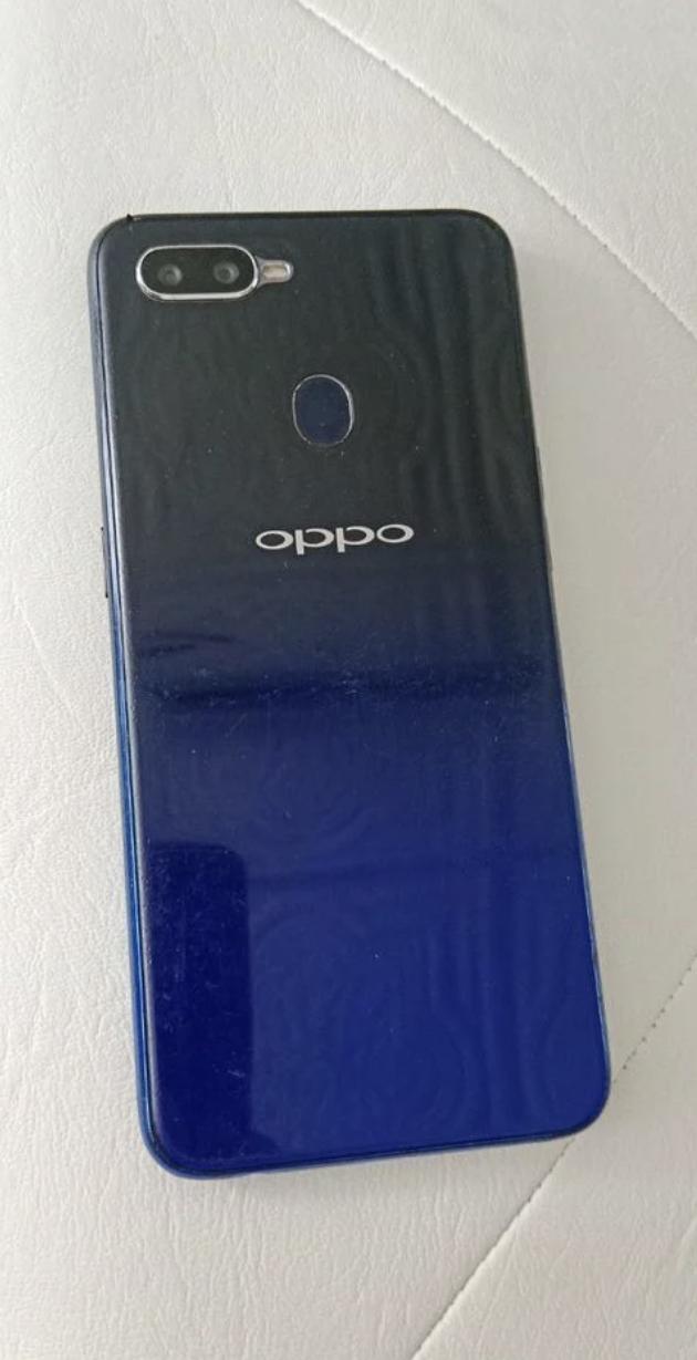 OPPO F9 สีดำน้ำเงิน