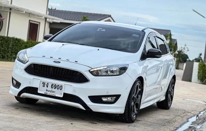 Ford Focus สีขาว ปี 2017 2