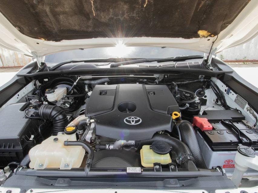 Toyota  REVO 2.4 J มือหมุนตอนเดียว (ตู้ทึบหลังคาสูง)  ปี2016 สีขาว ดีเซลล้วน 1