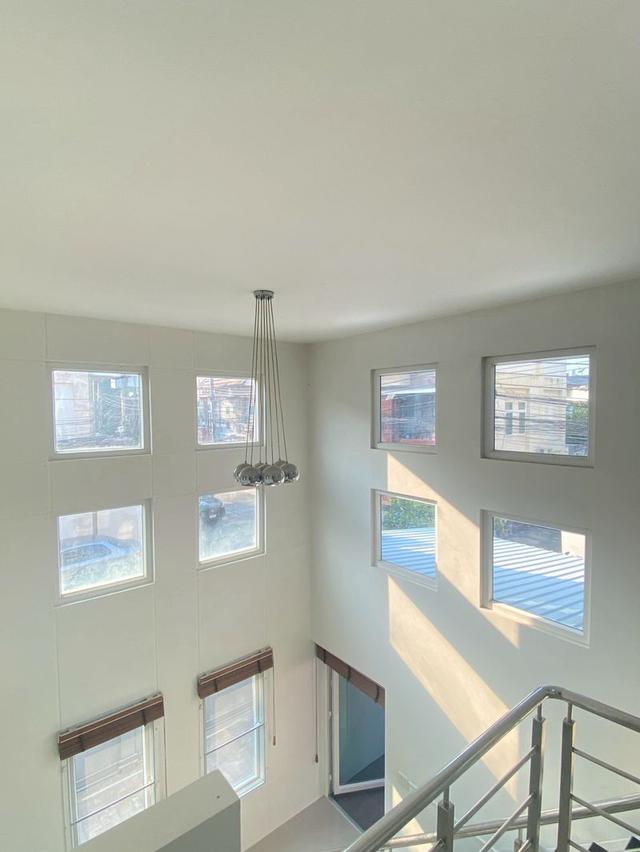 ขายทาวน์โฮม 3 ชั้น หลังมุม  เนื้อที่ 30.3 ตร.วา  หมู่บ้านเมอริทเพลส 2  ถนนลาดพร้าว 101 ซอย 39 แขวงวังทองหลาง 20