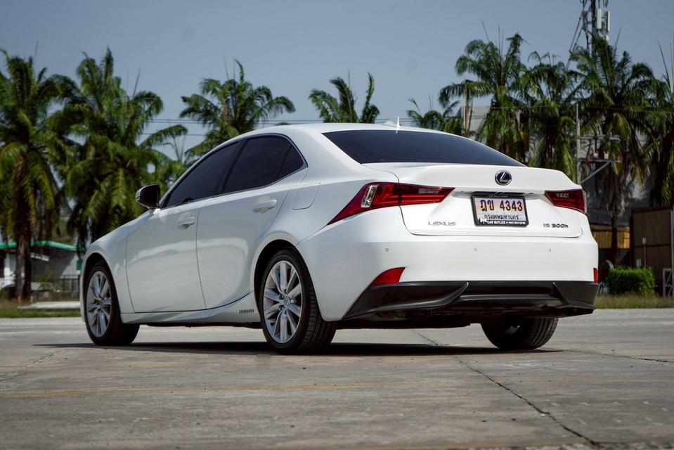 LEXUS IS300h 2.5 Luxury AT 2016 รูปที่ 4