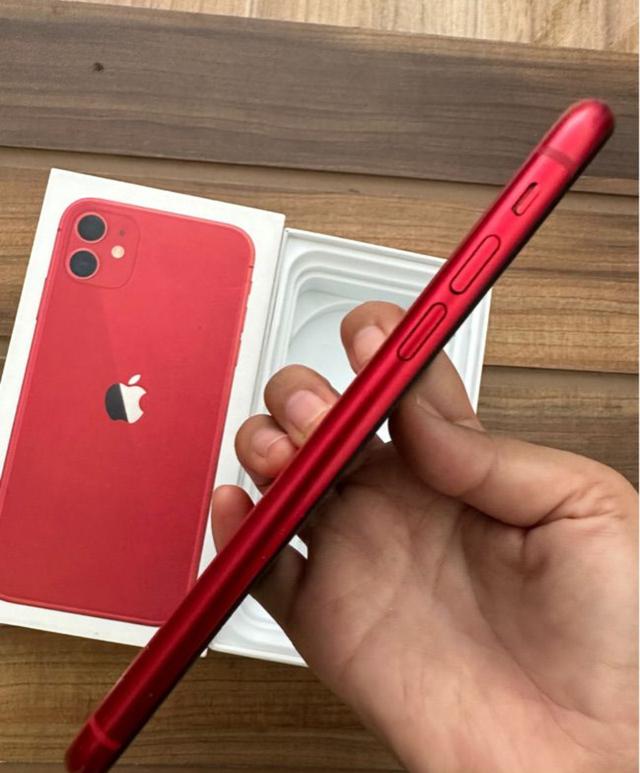 iPhone 11 สีแดง 6