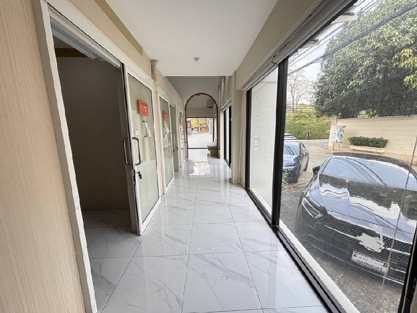 ให้เช่าอาคาร / อาคารเชิงพาณิชย์ 3.5 ชั้น / อาคารขนาดใหญ่ พื้นที่ดิน 52 ตารางวา พื้นที่ใช้สอยอาคาร 300 ตารางเมตร / ทำเล ถนนประชาชื่น ติดมหาลัยธุรกิจบัณ 3