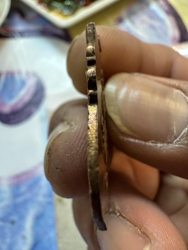 เหรียญเสมา หลวงพ่อเงิน สภาพ เดิมๆ ผิดสวยเนียนๆ มองง่ายครับ 3