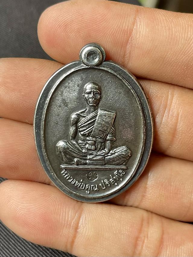 หลวงพ่อคูณ รุ่นสร้างบารมี ปี19 เนื้อเงิน ไม่ตัดปีก หลังเรียบ 8