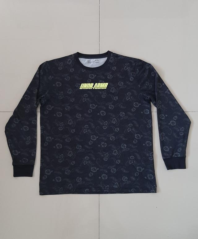 เสื้อสเวตเตอร์แขนยาว Under Armour Size MD มือสอง