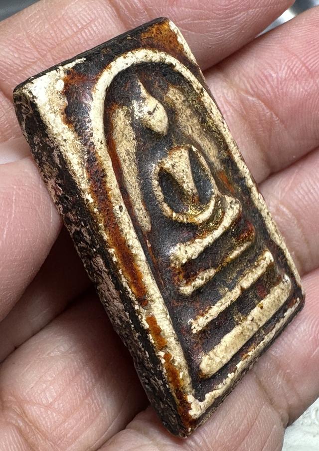 พระสมเด็จพิมพ์ใหญ่ มีคราบลงชาด ทอง เดิม