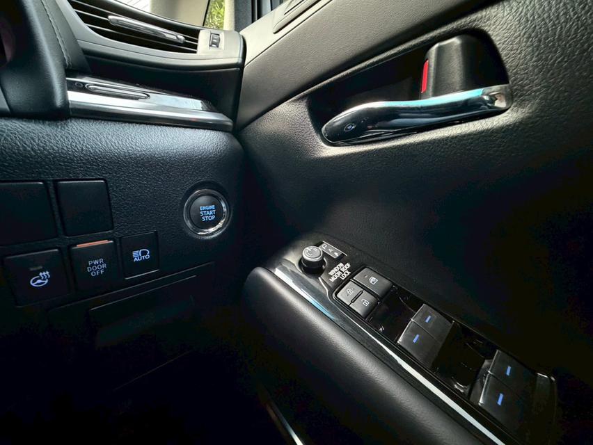 Toyota ALPHARD 2.5 SC PACKAGE ปี 2023 รถมือเดียว สภาพป้ายแดง กลิ่นใหม่ยังอยู่ 19