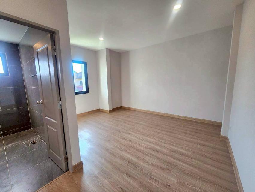 ขายบ้านมือสองตกแต่งใหม่ คุณภาพแบรนด์ LH โครงการ ชลลดา บางบัวทอง(Chonlada Bangbuathong) ใกล้เซ็นทรัลเวสต์เกต และรถไฟฟ้าสายสีม่วงสถานีบางพลู 17