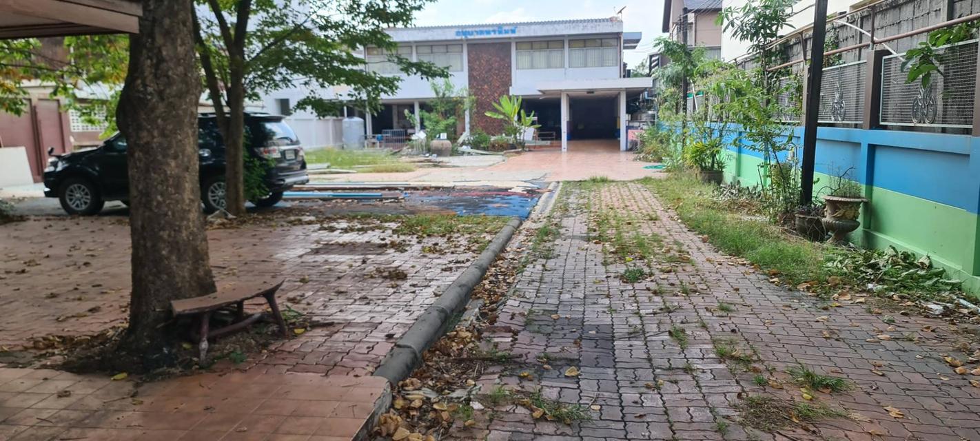 บ้านให้เช่า 2 ชั้น มีที่จอดรถ ถนนเอกชัย 2